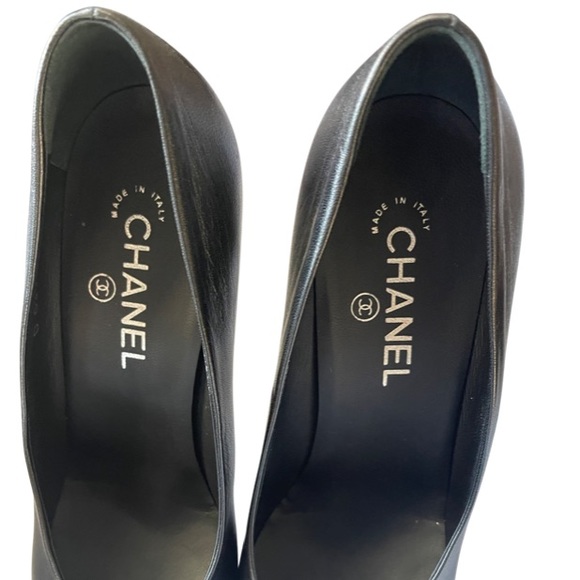 Chanel Chain Link Heels MUST HAVE!! - Picture 9 of 12